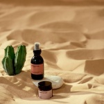 Sommerhaut in Bestform: So passt du deine Pflegeroutine an Sonne, Hitze & Meer an