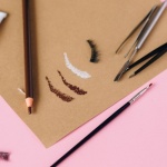 Puder oder Stift? So findest du das perfekte Augenbrauen-Produkt für deinen Look