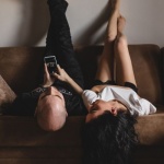 Offline verliebt: Wie ihr eure Zweisamkeit ohne Handy neu entdeckt