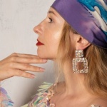 Dezente Statement-Ohrringe: So stylst du den Hingucker elegant im Alltag