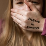 Raus aus der Gewaltspirale: Wo du sofort Hilfe und sicheren Halt findest