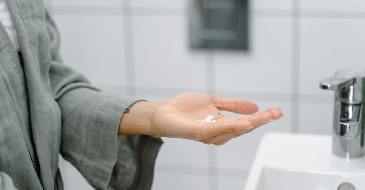 So wird dein Reinigungsbalsam zur Milch: Der Emulgier‑Guide für porentief saubere Haut