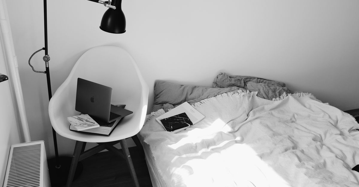 Clever lernen auf kleinem Raum: So richtest du deinen perfekten Lernplatz in der kleinen Wohnung ein