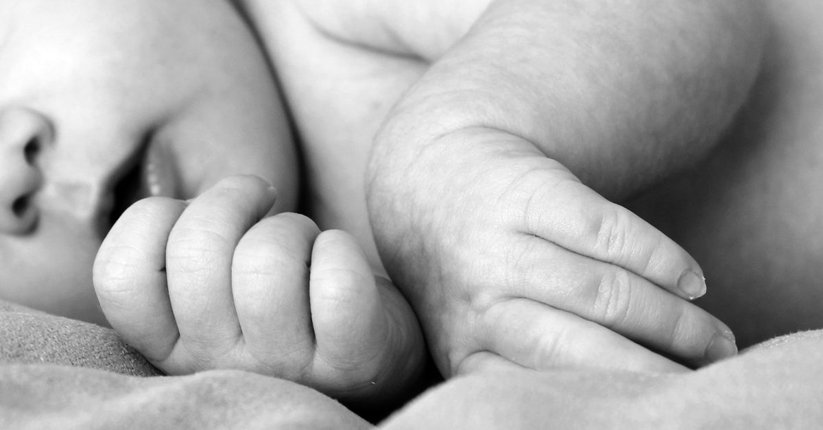 So erkennst du Stillzeichen deines Neugeborenen: Die wichtigsten Hunger- und Sättigungssignale