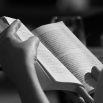 In 10 Minuten zur perfekten Abend‑Leseroutine: So schaltest du ab und liest regelmäßig