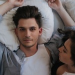 Wenn Nähe fehlt: Was tun, wenn dein Partner nicht gern kuschelt?